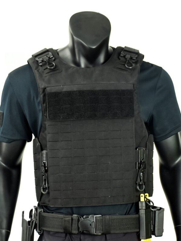 Black wholesale low profile plate carrier on mannequin - PANOAR