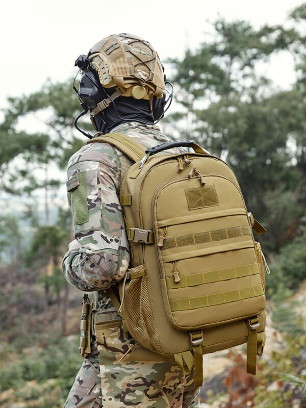 5 Operator wearing a tactical sling bag on the chest for quick gear access