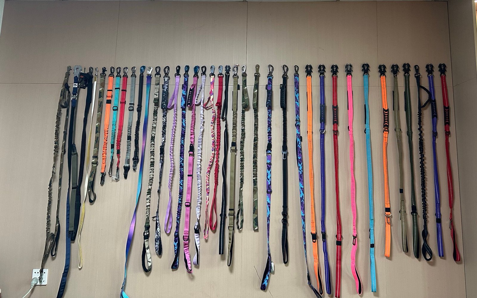Custom K9 tactical leashes with multiple colors, clips, handles and shock absorber options